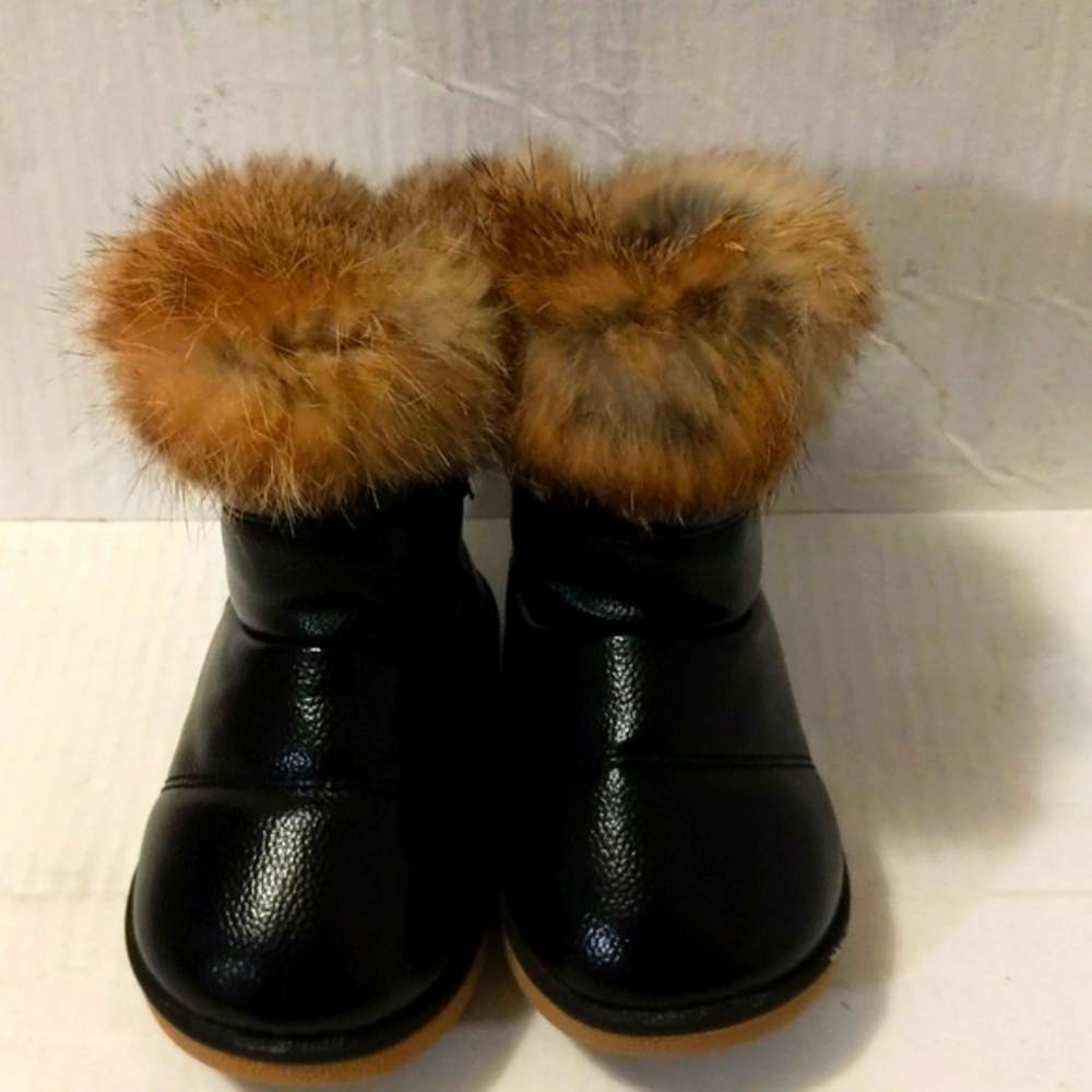 Snow boots